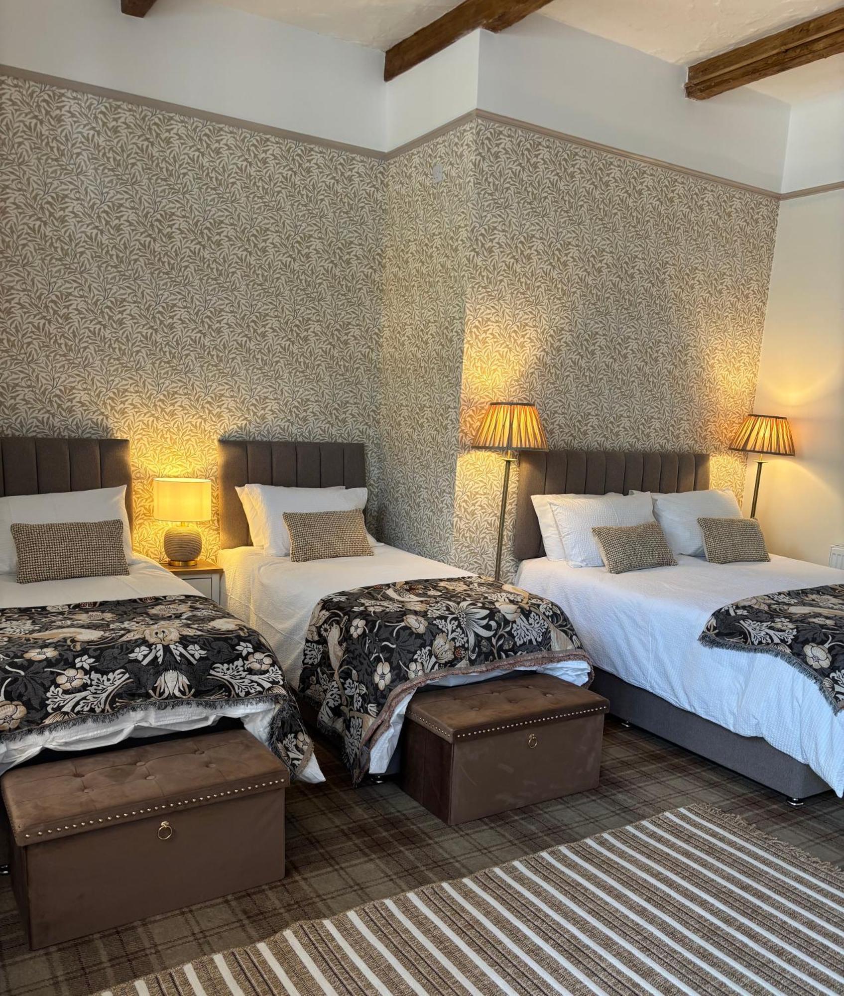 Blenkinsopp Castle Inn Greenhead Экстерьер фото